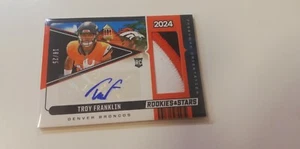 2024 Rookies and Stars Troy Franklin Freshman Orientation Auto RC 18/25 RPA - Bild 1 von 2