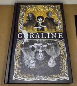 Coraline Collector's Illustrated Special Edition - SIGNED & NEW - FAST SHIP โ
๐ฆ - Picture 1 of 14