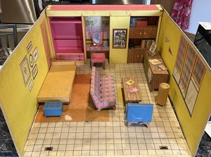 Barbie vintage casa dei sogni adolescente modello moda 1962 Mattel con mobili mostrati - Foto 1 di 20