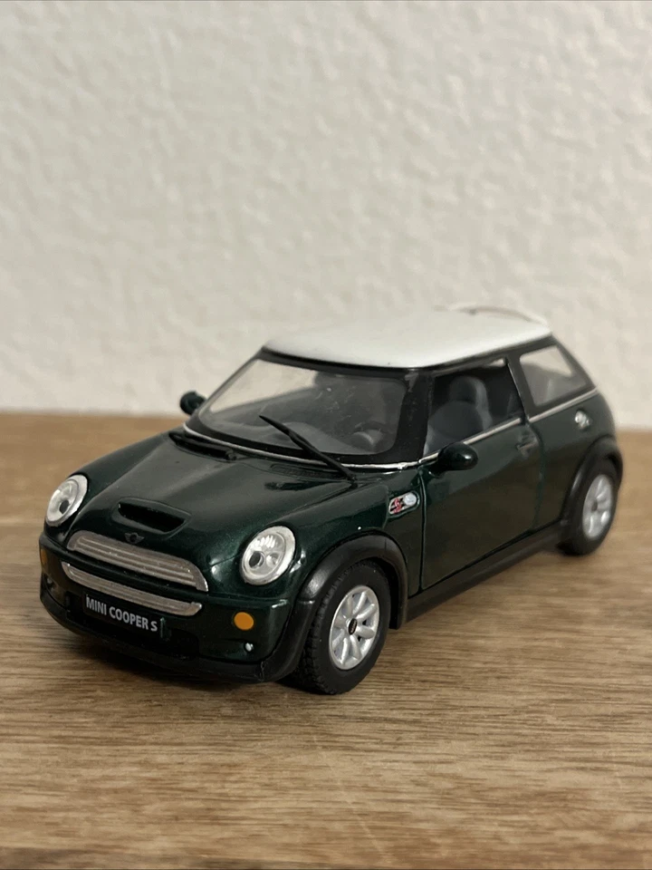 Mini Cooper Green & White Diecast Toy Car Scale 1/28 Pull & Go KINSMART - Image 1 of 4