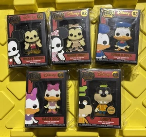 Funko Pop! Pin Disney Set of 5 Mickey Minnie Goofy Donald Daisy Enamel Pin Chase - Picture 1 of 2