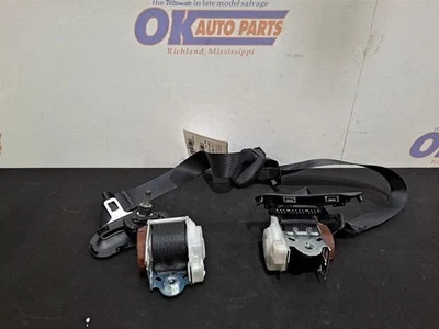 18 2018 DODGE DURANGO OEM REAR SEAT BELT RETRACTOR SET BLACK  - Imagem 1 de 4