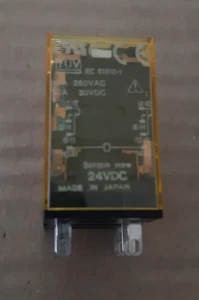 IDEC RU2S-D24 Relè di Alimentazione Plug In, Bobina 24VDC, DPDT - Foto 1 di 6