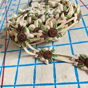 Vintage 1970s Flower Chain Trim Sew On Brown Ecru 3.5 YD - Picture 1 of 5