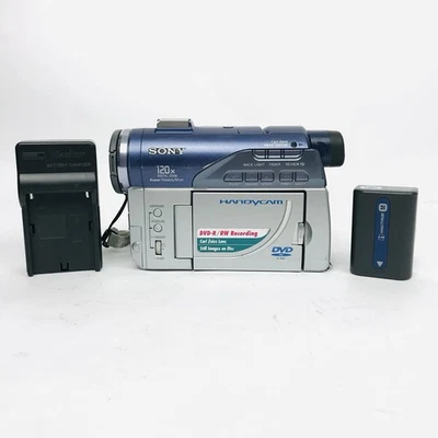 Videocámara DVD portátil Sony Handycam DCR-DVD100 plateada probada, batería, cargador Foto 1 de 4