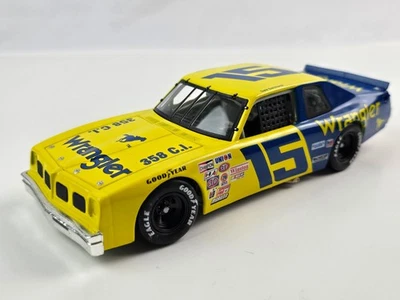 Dale Earnhardt #15 Wrangler '76-80 Ventura escala 1/24 diecast - sin caja Foto 1 de 4