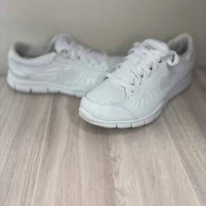 Skechers Relaxed Fit Memory Foam Slip Resistant Leather Shoes Womens SZ 6 White - Picture 1 of 20