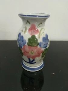 Ceramic blue and white Vase hand painted In Thailand 11cm high - Picture 1 of 4