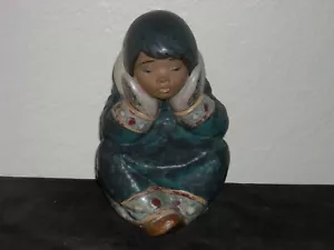 Figurina Lladro Pensiva Eschimese Ragazza #2158 - Foto 1 di 5