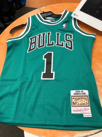 DERRICK ROSE CHICAGO BULLS JERSEY BOYS /YOUTH  GREEN MITCHEL & NESS Cover