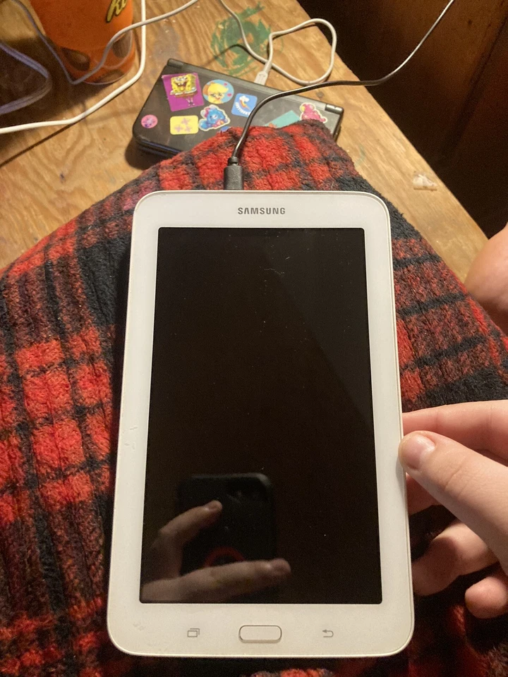 Samsung Galaxy Tab E Lite SM-T113 8GB, Wi-Fi, 7in - Black - Image 1 of 3