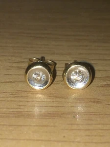 Vintage Fully Hallmarked 9ct/10ct Gold Solitaire Diamond Round Stud Earrings - Picture 1 of 12