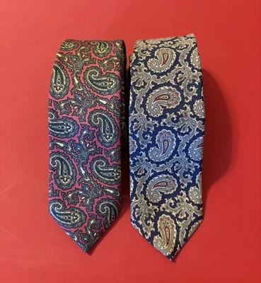 Resilio Collegiate corbata delgada paisley - 2,5 pulgadas de ancho y 56 pulgadas de largo Foto 1 de 4