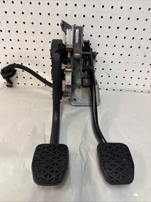 01-06 BMW E46 323CI Manual Transmission Brake Clutch Pedal Assembly OEM - Image 1 of 4
