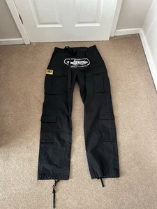 Schwarze Corteiz Guerillaz Cargohose für Herren Größe M - Bild 1 von 5