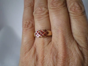 Songea Red Sapphire ring, 0.69 carats, size N/O, 2.31 grams of 9K Yellow Gold - Picture 1 of 16