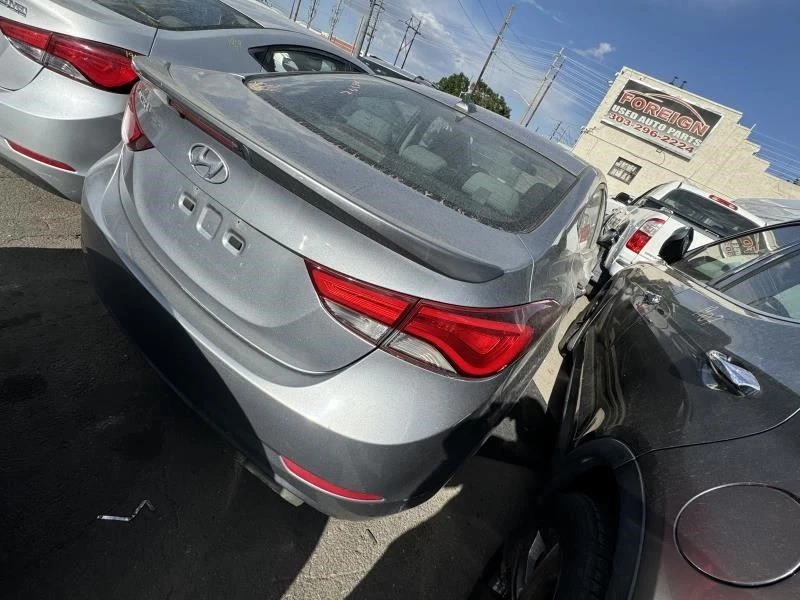 Maletero/portón trasero sedán con alerón LED compatible con 14-16 ELANTRA 628421 Foto 1 de 4