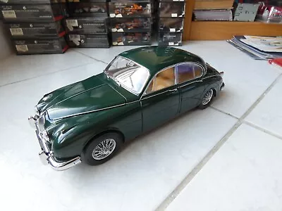 Jaguar Mark II Green 1/18 Model Icons Defect - Image 1 of 4