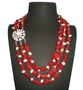 Collana 3 fili  in Corallo del mediterraneo chiusura in argento e conchiglia  - Foto 1 di 1