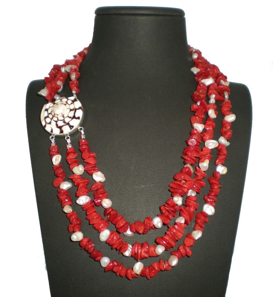 Collana 3 fili  in Corallo del mediterraneo chiusura in argento e conchiglia  - Immagine 1 di 1