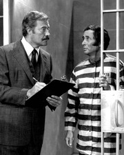 DAN ROWAN AND JOEY BISHOP IN "ROWAN AND MARTIN'S LAUGH IN" - 8X10 PHOTO (AZ874)