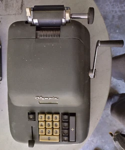 Olympia Rechenmaschine antik Sammlerstück - Bild 1 von 3