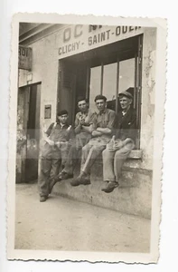 Workers in front of the grant of Clichy / Saint-Ouen - anonymous photo, snapshot 1936 - Picture 1 of 3