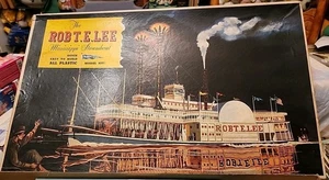 PYRO PLASTICS KIT #237 THE MISSISSIPPI STEAMBOAT MODEL KIT - ORIGINAL 1958 MIB - Bild 1 von 10