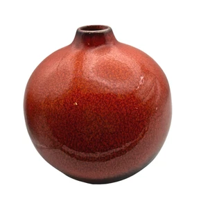 Crate & Barrel Reactive Red And Black Glaze Bud Vase - Bild 1 von 8