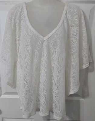 Top de ganchillo inclinable completo para dama talla grande blanco usado en excelente estado Foto 1 de 4