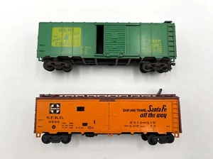 Athearn HO 2 Box Cars Santa Fe 40' Reefer & Maine Central Pine Tree 40' Box Car - Picture 1 of 7