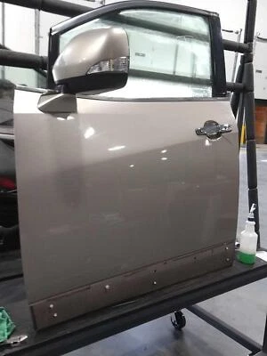 Conjunto de puerta delantera izquierda usado se adapta a: Nissan Quest 2011 eléctrico con umbral lateral Foto 1 de 4