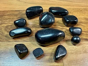 PIERRES ROULÉES SHUNGITE + POCHETTE EN TOILE - CARÉLIE, RUSSIE - 50 g - Foto 1 di 2