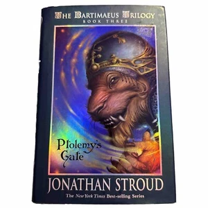 Ptolemy's Gate by Jonathan Stroud-1st Ed./DJ 2006 Bartimaeus Trilogy Book Three - Foto 1 di 4
