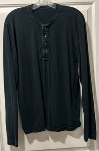 Camisa Henley Para Hombres AG Jeans Negra Adriano Goldschmied Manga Larga Talla Mediana - Imagen 1 de 2