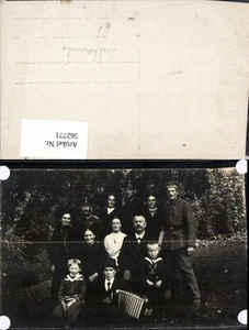 562771,Foto Ak Gruppenbild Familie Soldaten Ziehharmonika Musikinstrument - Picture 1 of 1