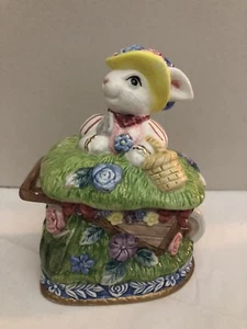 Omnibus Fitz And Floyd 1996 Rabbit Sitting In Wheelbarrow Figurine Covered Dish - Bild 1 von 6