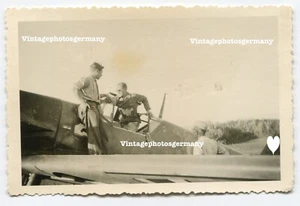 D1047 Foto deutsches Flugzeug Me109 Bf109 JG77 Staffelwappen Wappen Pilot ASS AS - Bild 1 von 3