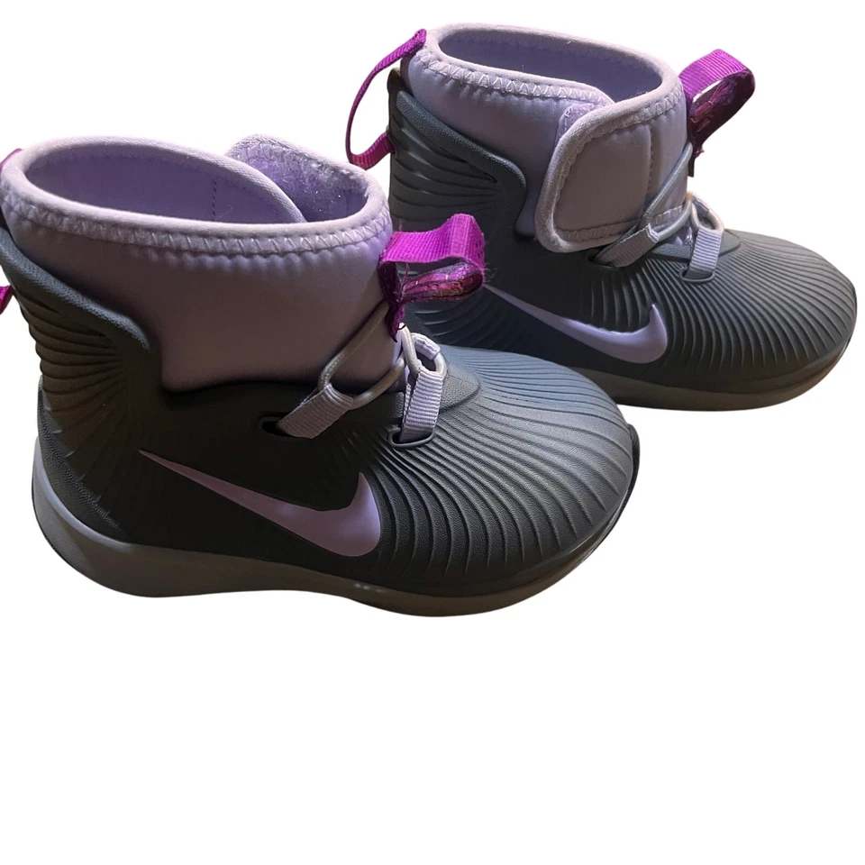 耐克 Binzie Girl 尺码 7C 雨雪靴 灰色 粉色 防水 冬季鞋  — 第 1/4 张图片