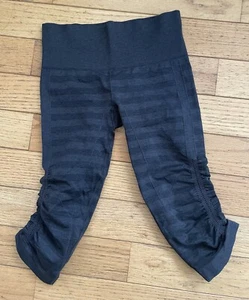 LULULEMON taglia piccola 4 righe nere nel flusso - Foto 1 di 5