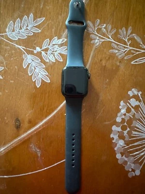 Apple Watch SE GPS 40mm Cassa di Alluminio in Grigio Scuro, Cinturino... - Immagine 1 di 3