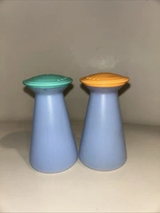 Salero y pimentero Tupperware Impressions 4" Pop-Up 3249C-1 azul - Imagen 1 de 5