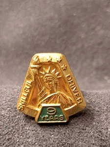 Hábil Conductor 9 Años Estatua de la Libertad Solapa Pin Tornillo Trasero, (123FLA) - Imagen 1 de 3