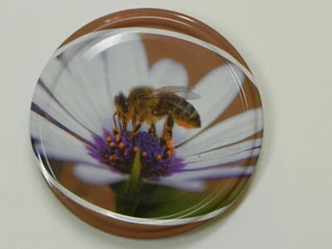 10 Twist off Deckel TO82 -Biene + Blume-,Imker.Imkerei,Honigglas-Deckel - Bild 1 von 1