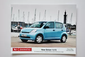 Car Press Photo - 2000 Daihatsu Sirion 1.0 S - Blue - Front / Side View - Picture 1 of 1