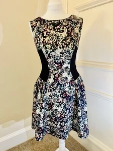 Ladies Dress  - Picture 1 of 6