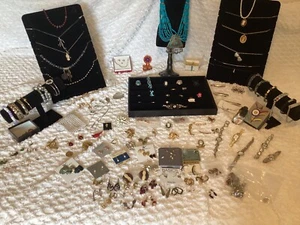 VTG Jewelry Lot Some Signed Brooches Earrings Watches Bracelets Rings Necklaces - Picture 1 of 12