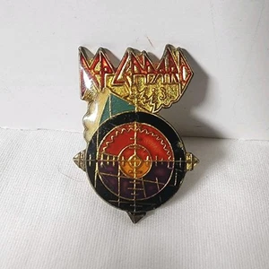 Vintage Def Leppard Emaille Anstecknadel Back Rock Heavy Metal Band Metal 80er - Bild 1 von 4