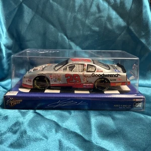 2002 Winners Circle 1:24 Diecast Car Kevin Harvick #29 Taz Goodwrench Nascar New - Picture 1 of 3