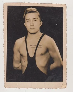 Zärtlich gutaussehender junger Mann hemdlos muskulös Phisique Beefcake Gay Int - Bild 1 von 8